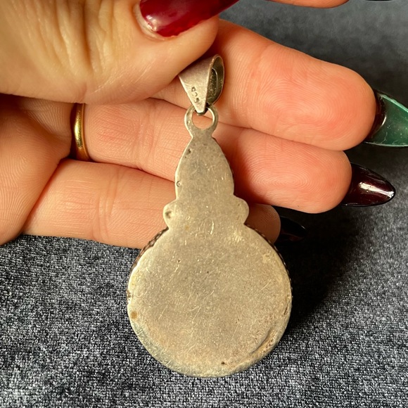 Intricate Silver real stone pendant - Picture 5 of 5